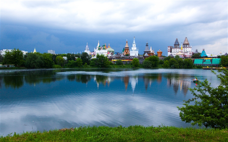 Измайлово сайт парка. Парк Измайлово. Измайловский парк Москва. Измайлово озеро Москва. Измайлово сказочный городок.