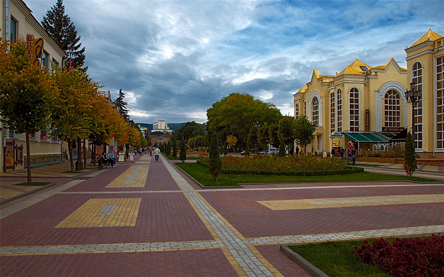 Курортный бульвар фото. Кисловодск центр города Курортный бульвар. Кировск Курортный бульвар. Улица Курортный бульвар в Кисловодске. Курортный бульвар Кисловодск осень.