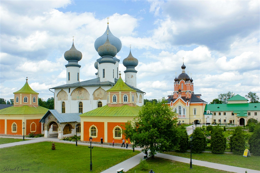 Большой успенский собор в тихвине