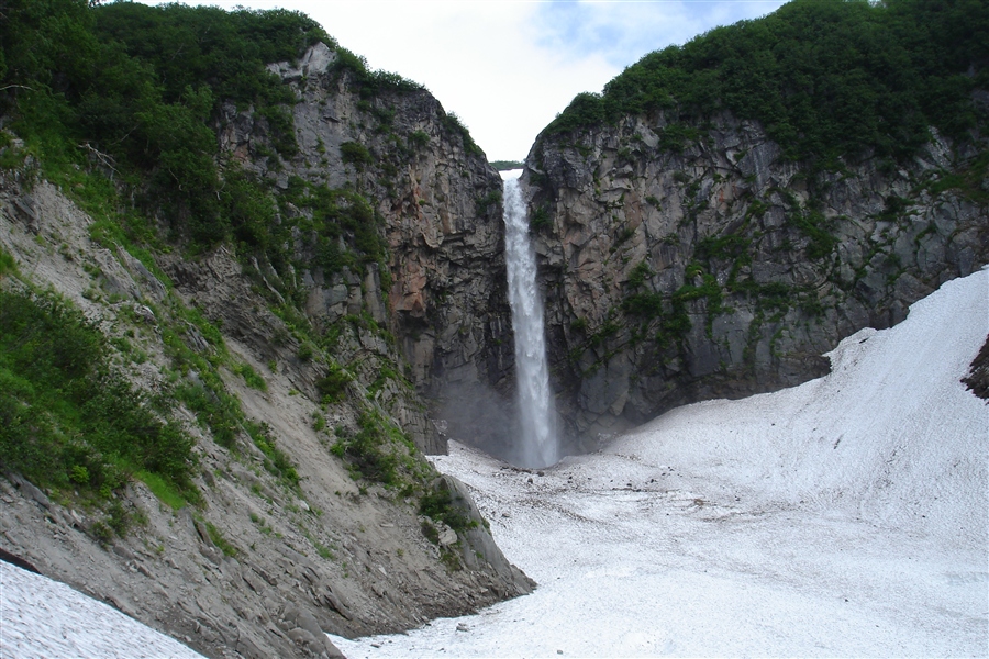 Водопад на ручье спокойный Камчатка