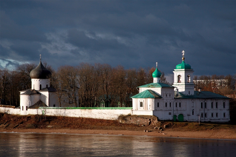 Мирожский монастырь Псков зима