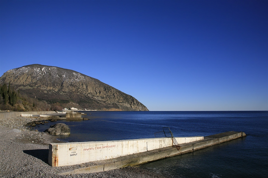 Крым Артек беседка горы камни валуны Артек