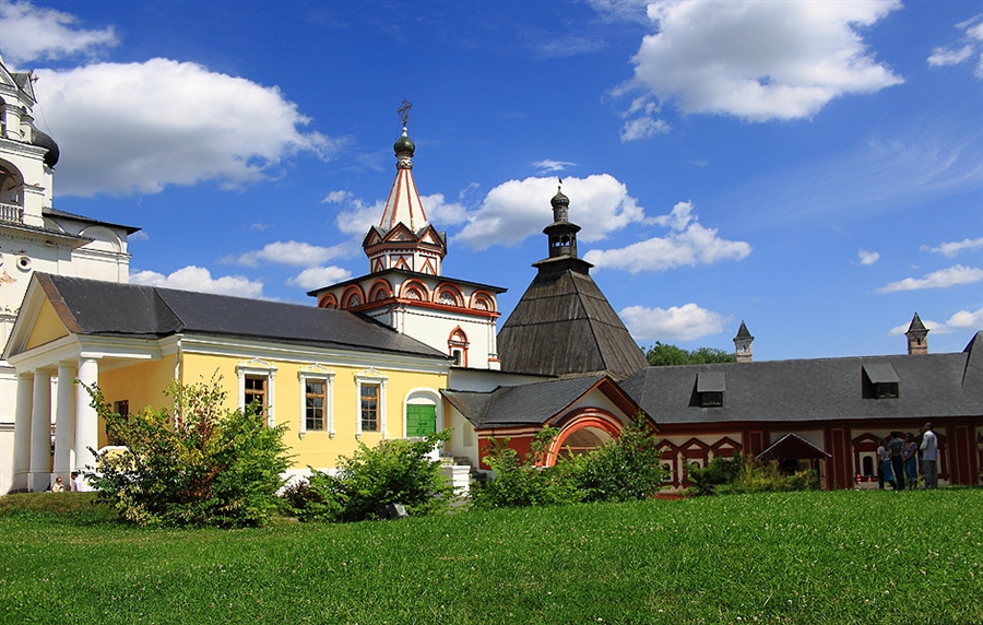 Звенигород монастырь осень