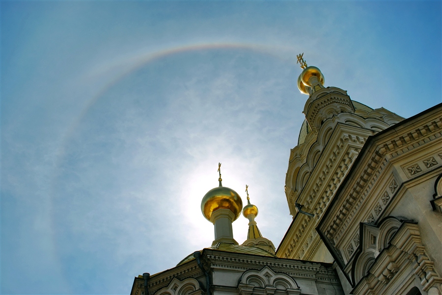 Над церковью. Церковь купола на солнце. Храм солнца. Небо над храмом. Солнце над храмом.