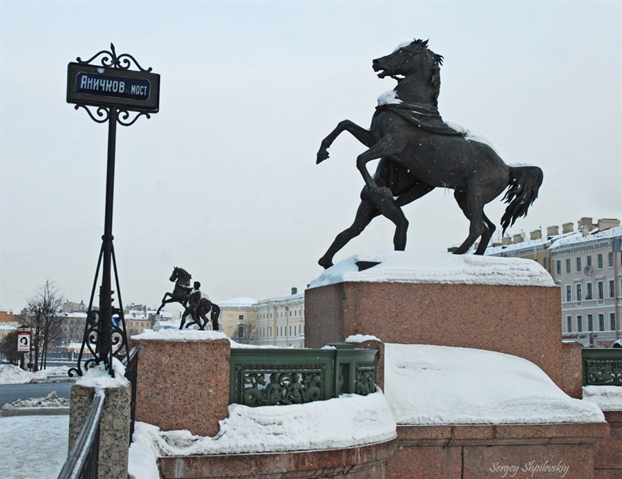 Аничков мост зимой