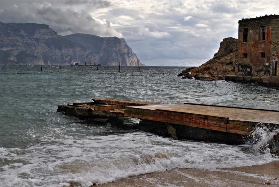 стадион в балаклаве севастополь. балаклавская бухта. балаклава севастополь 2021 достопримечательности. в конце октября балаклава начинает. балаклава севастополь зимой.