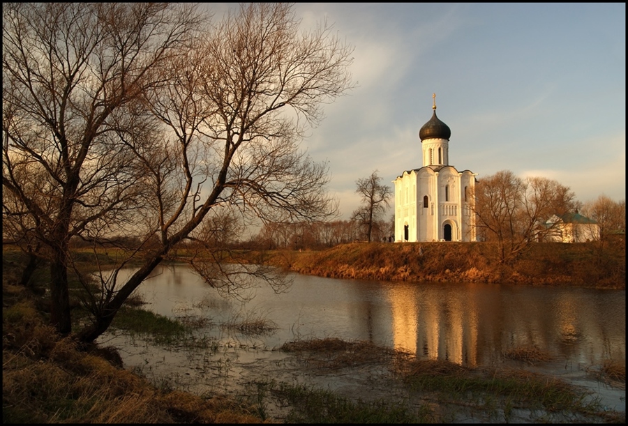 Храм на Нерли осень