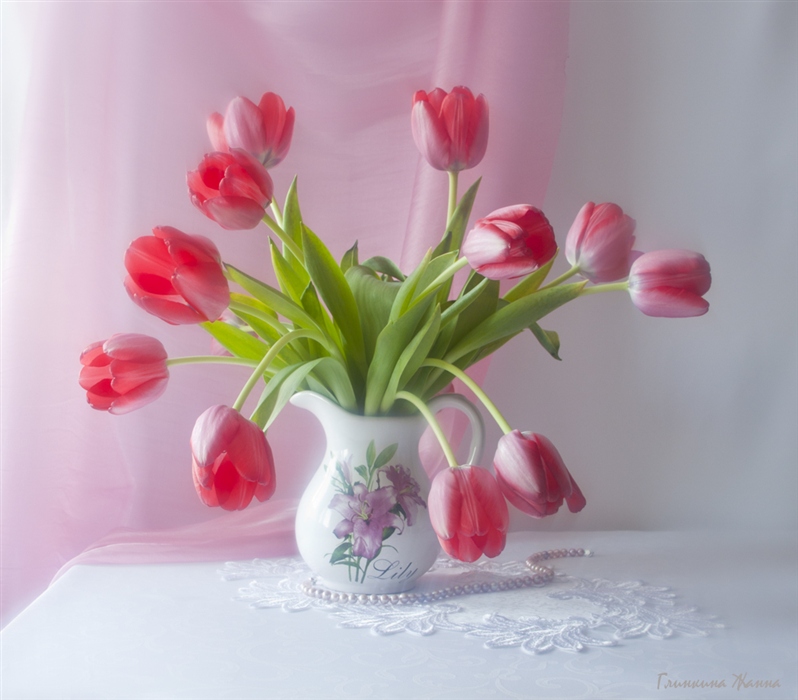 С добрым утром тюльпаны с пожеланиями красивые. Красивые тюльпаны в вазе. Букет тюльпанов в вазе. Нежные тюльпаны в вазе. Букет нежных тюльпанов в вазе.