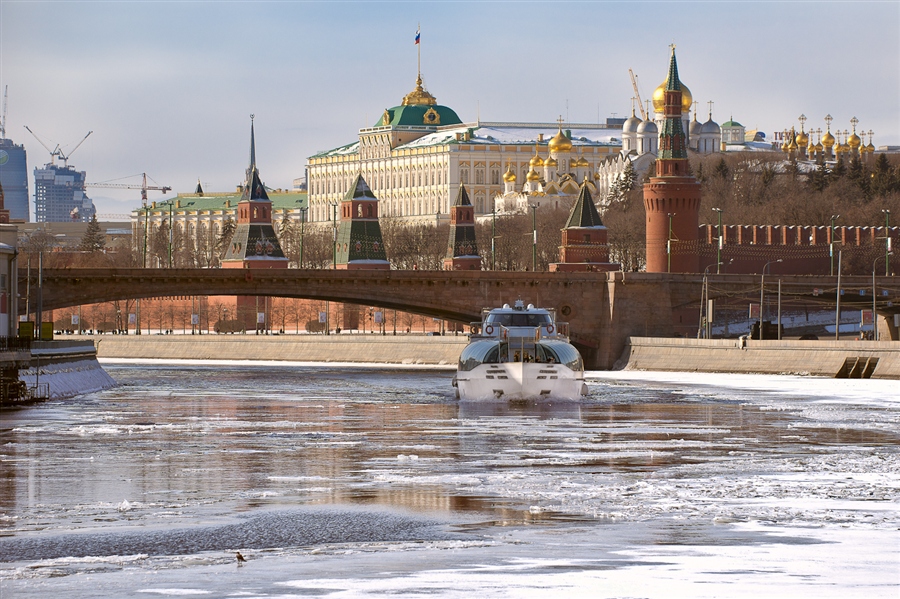 Ледоход в москве. Ледоход на Москве реке. Ледоход на Москве реке март. Москва весной.