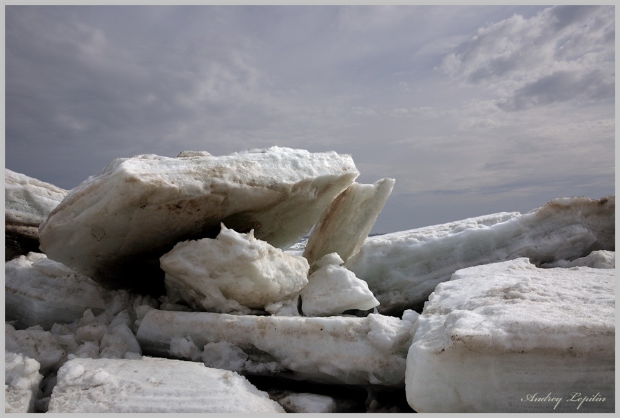 Лед тронулся значение фразеологизма. Лед тронулся фото. Лед тронулся рисунок. Волга лед тронулся. Лёд тронулся фразеологизм.