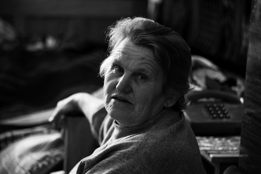 Зрелая бабушка фото. Фото бабушки. Старушки фотопортреты. Художественные фото пожилых женщин.